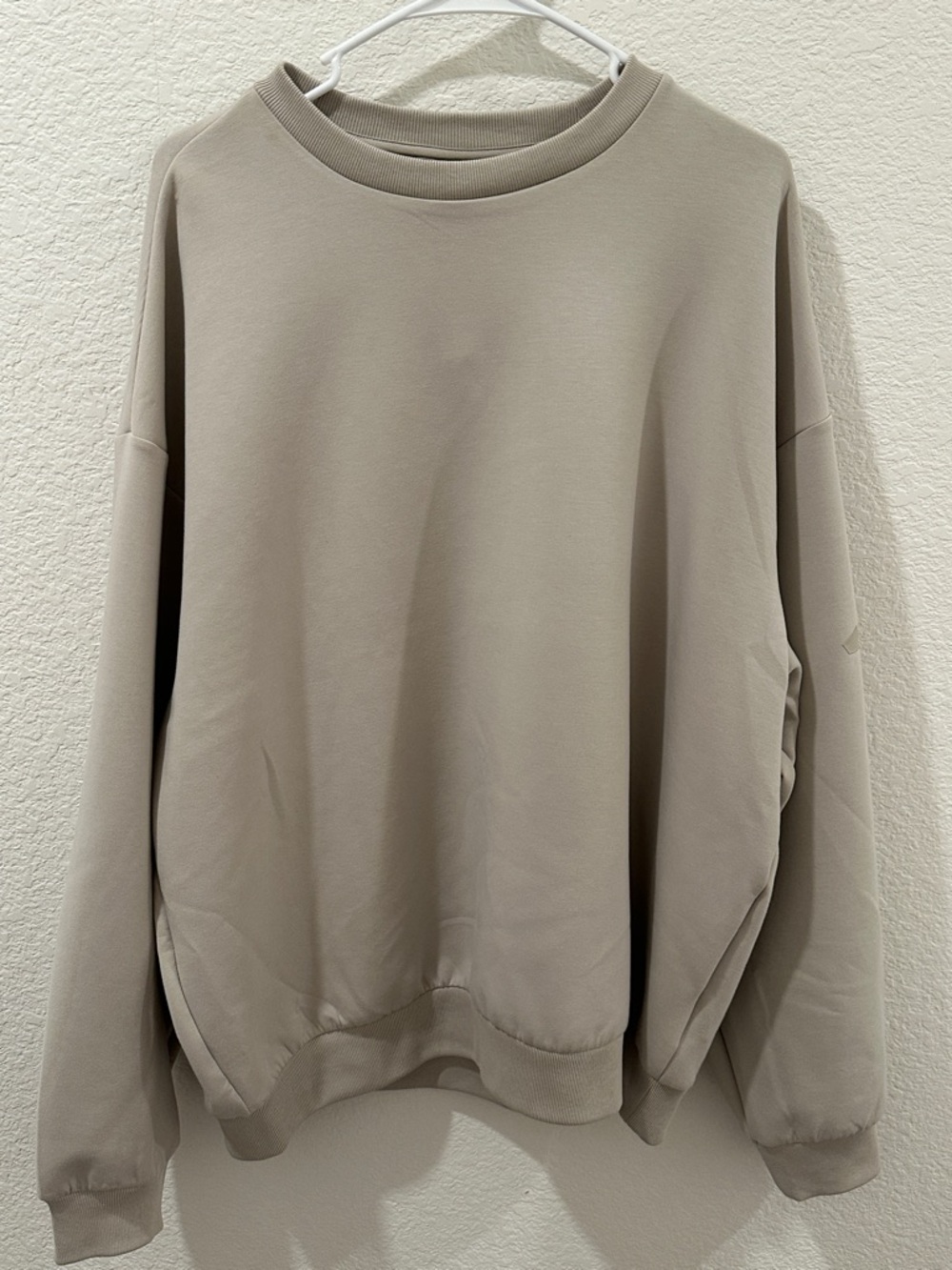 adidas Men’s Beige/Cream Loose Fit Crewneck Sweatshirt